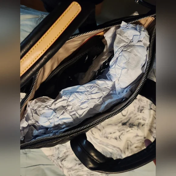 Rare LEATHER MZ Wallace Limited Edition Sutton Deluxe - Picture 4 of 10